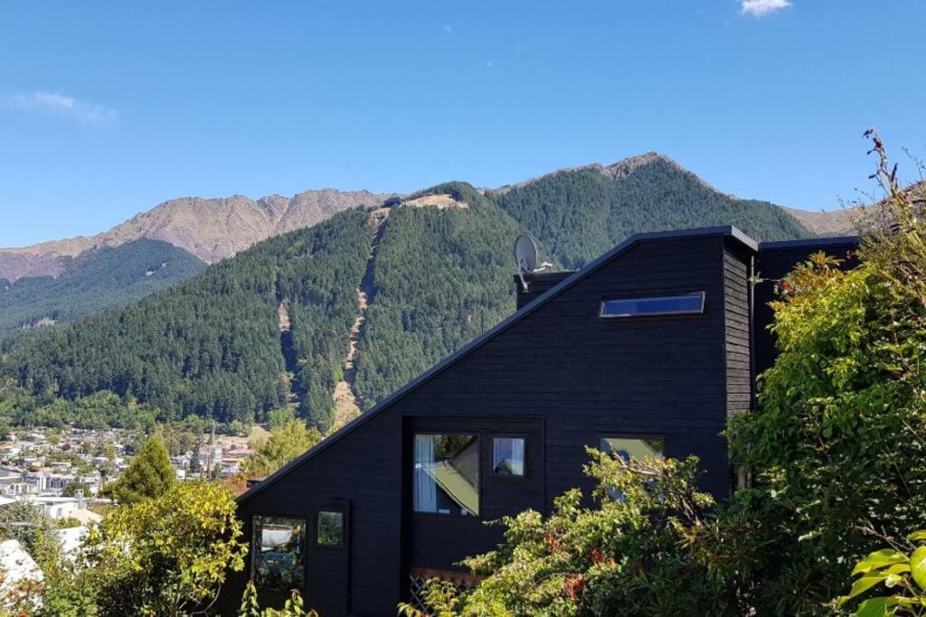 Stunning Home With Amazing Wakatipu Lake Views Queenstown Exterior photo