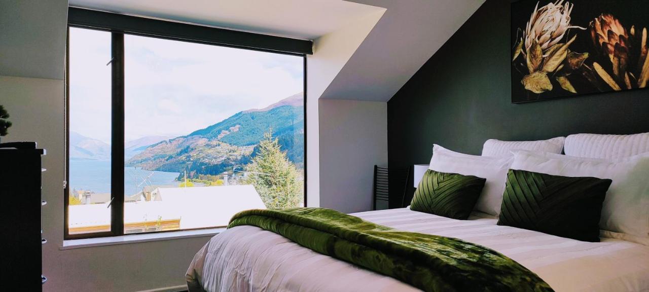 Stunning Home With Amazing Wakatipu Lake Views Queenstown Exterior photo